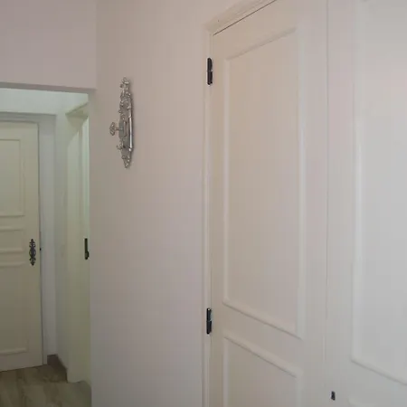 Suites Inn Lagos 3* לאגוּ‏ש