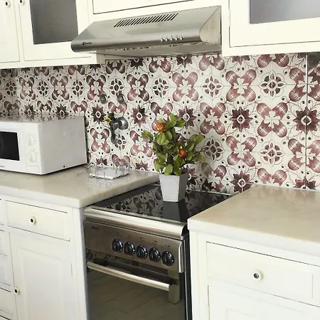 Suites Inn Lagos לאגוּ‏ש