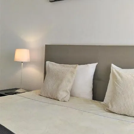 אורחן Suites Inn Lagos לאגוּ‏ש