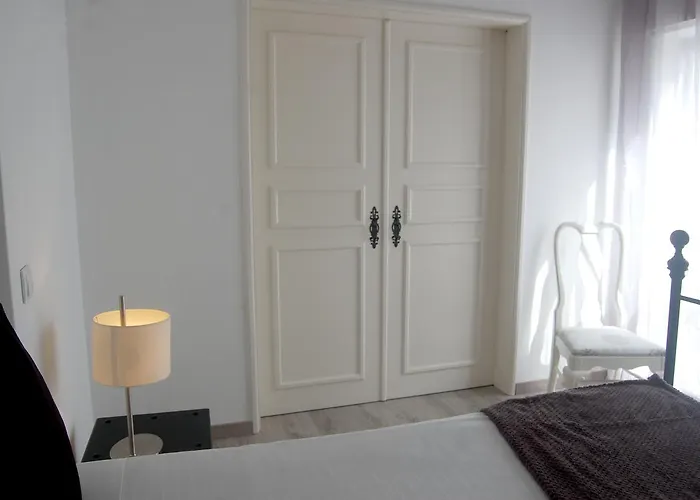 Suites Inn Lagos 3* Лагуш